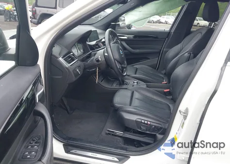 2018 BMW X1 xDrive28I z USA, uszkodzony, nr VIN WBXHT3C38J5L31322